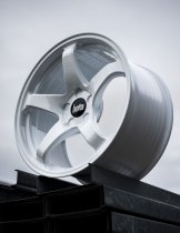 New 18 Inch BOLA B2R Alloy Wheels In White, Flow Formed, Wider Rear Option, BMW 5x120