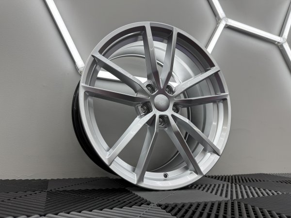 New 19 Inch VW Golf Pretoria Style Alloy Wheels In Silver 5x112