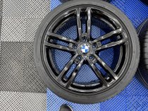 Used 18 Inch Genuine BMW Style 719M F20 F22 M140i M240i Alloy Wheels, Fully Refurbed In Gloss Black, Wide Rear Inc VG Bridgestone Runflat Tyres