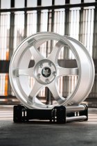 New 18 Inch Fox PF5 Flow Forged Alloy Wheels In Ice Silver, Wider 9" Rear Option BMW 5x120