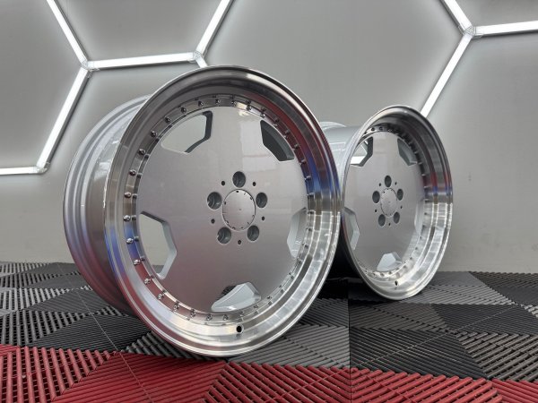 New 18 Inch AM Aero Monoblock Split Alloy Wheels In Silver With Polished Dish, Deeper 9" Rear Mercedes 5x112