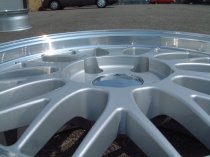 NEW 18 INCH LM CROSS SPOKE SPLIT RIM LOOK ALLOY WHEELS IN SILVER WITH POLISHED DISH AND CHROME RIVETS 5x120