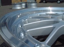 NEW 18 INCH LM CROSS SPOKE SPLIT RIM LOOK ALLOY WHEELS IN SILVER WITH POLISHED DISH AND CHROME RIVETS 5x120