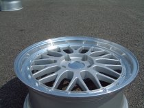 NEW 18 INCH LM CROSS SPOKE SPLIT RIM LOOK ALLOY WHEELS IN SILVER WITH POLISHED DISH AND CHROME RIVETS 5x120