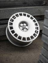 NEW 18 INCH BOLA B12 ALLOY WHEELS IN CRYSTAL SILVER