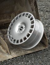 NEW 18 INCH BOLA B12 ALLOY WHEELS IN CRYSTAL SILVER
