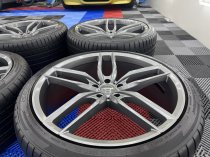 NEW 22 INCH VEEMANN V-FS28 ALLOY WHEELS IN GLOSS GRAPHITE WITH DEEPER CONCAVE 10.5" REARS INCLUDING PART WORN TYRES 5x120