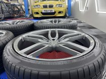NEW 22 INCH VEEMANN V-FS28 ALLOY WHEELS IN GLOSS GRAPHITE WITH DEEPER CONCAVE 10.5" REARS INCLUDING PART WORN TYRES 5x120