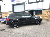 NEW 22 INCH VEEMANN V-FS28 ALLOY WHEELS IN GLOSS GRAPHITE WITH DEEPER CONCAVE 10.5" REARS INCLUDING PART WORN TYRES 5x120