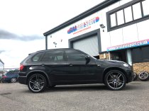 NEW 22 INCH VEEMANN V-FS28 ALLOY WHEELS IN GLOSS GRAPHITE WITH DEEPER CONCAVE 10.5" REARS INCLUDING PART WORN TYRES 5x120