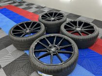 NEW 21 INCH VEEMANN V-FS4 ALLOY WHEELS IN GLOSS BLACK WITH DEEPER CONCAVE 10.5" REARS WITH NEW TYRES 5x120