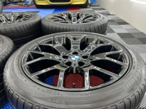 USED 20 INCH GENUINE STYLE 177 CROSS SPOKE ALLOY WHEELS FROM E70 E71 X5/6, FULLY REFURBED IN GLOSS BLACK, 11J REAR, INC RUNFLAT TYRES 5x120