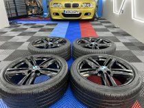 USED 18 INCH GENUINE BMW STYLE 386M ALLOY WHEELS, FULLY REFURBISHED IN GLOSS BLACK, WIDER REARS, INC VG TYRES (NEW REARS) 5x120
