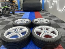 USED 18 INCH GENUINE BMW STYLE 208 1 SERIES M SPORT ALLOY WHEELS,WIDE REARS, FULLY REFURBED INC GOOD TYRES 5x120