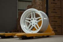 NEW 18 INCH STROM DS-05 ALLOY WHEELS IN FULL GLOSS WHITE WITH GOLD RIVETS AND VERY DEEP DISH 10.5" REAR OPTION 5x114.3