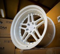 NEW 18 INCH STROM DS-05 ALLOY WHEELS IN FULL GLOSS WHITE WITH GOLD RIVETS, DEEP DISH 5x100