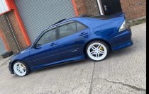 NEW 18 INCH STROM DS-05 ALLOY WHEELS IN FULL GLOSS WHITE WITH GOLD RIVETS, DEEP DISH 5x100